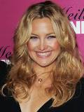 Kate Hudson sonríe Feliz